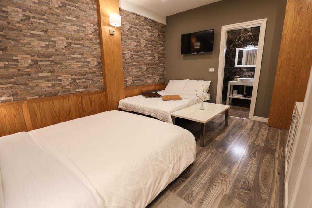Hotel Romeo Korce Exterior foto