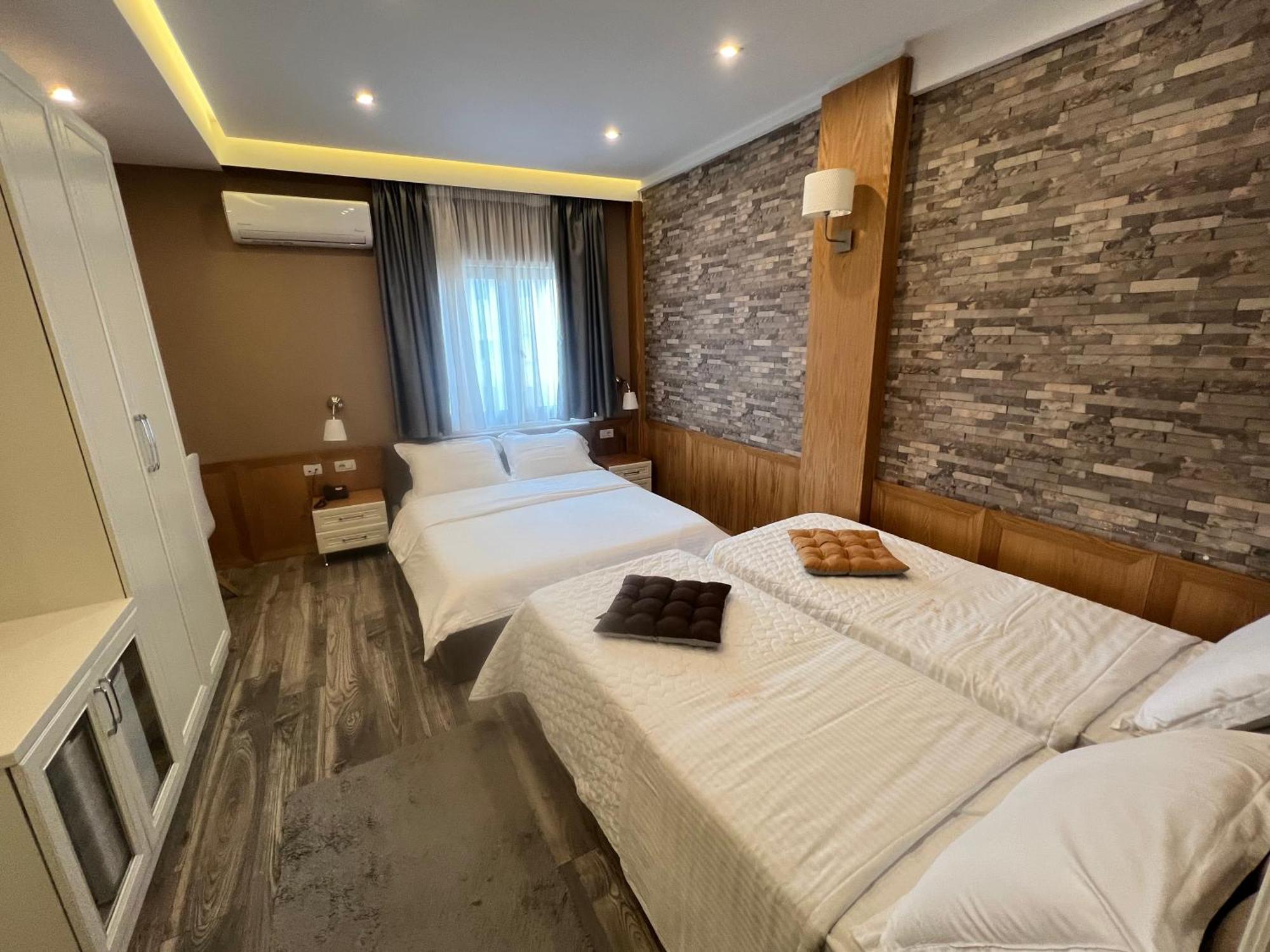 Hotel Romeo Korce Exterior foto