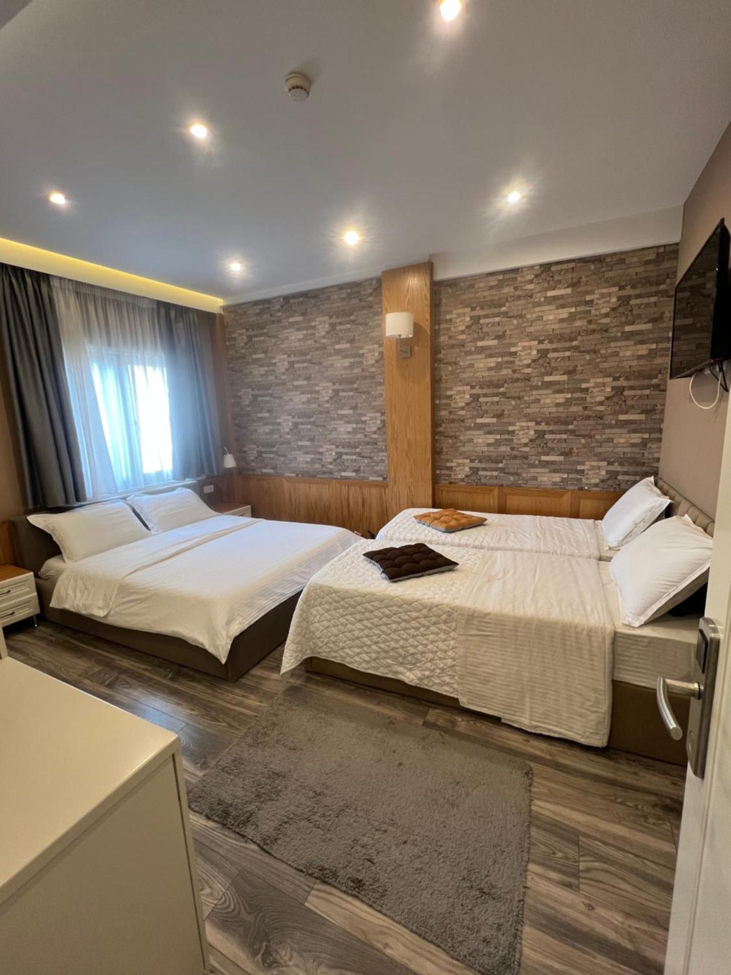 Hotel Romeo Korce Exterior foto